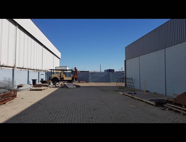 750M² FACTORY TO LET IN BLACKHEATH INDUSTRIAL
